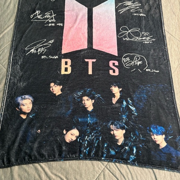 Kpop BTS Boy Band Soft Cozy Fleece Throw Blanket 40”x48” - Picture 5 of 5